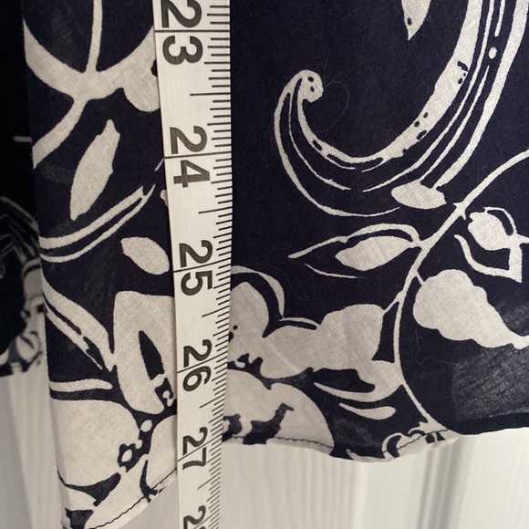 ⭐️ Host Pick ⭐️ NWT - Navy/White Floral A Line Skirt - Picture 5 of 10